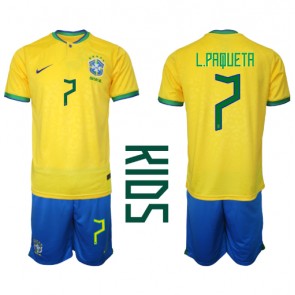 Brasilien Lucas Paqueta #7 Replika Babytøj Hjemmebanesæt Børn VM 2022 Kortærmet (+ Korte bukser)